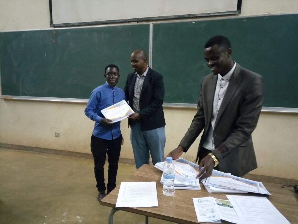 MzeeTheogene's tweet photo. @Uni_Rwanda Career Center Director certifying the trainees after completing ICT Training. @BSAGrp @ktpressrwanda https://t.co/d3MLVYt1eT