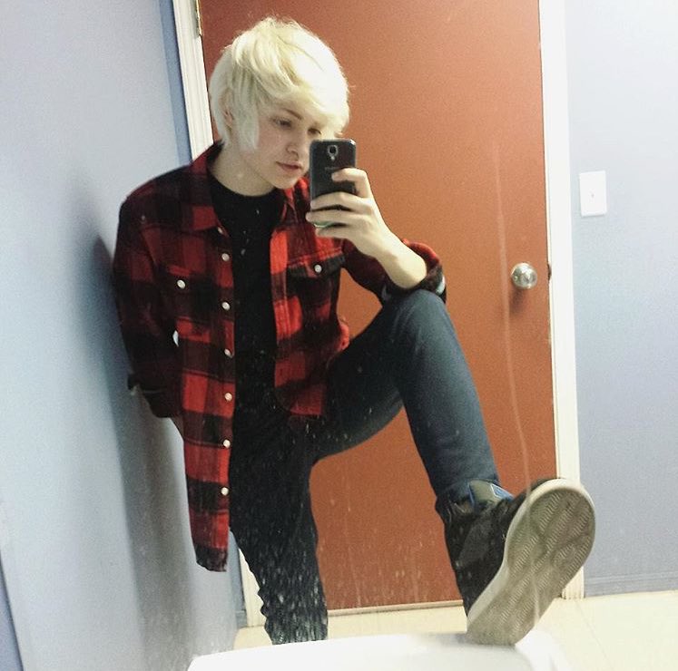 jakepetergrey's tweet image. Look at this amazing looking person. (Sorry for posting this but you’re adorable haha) @alyx_wolffe