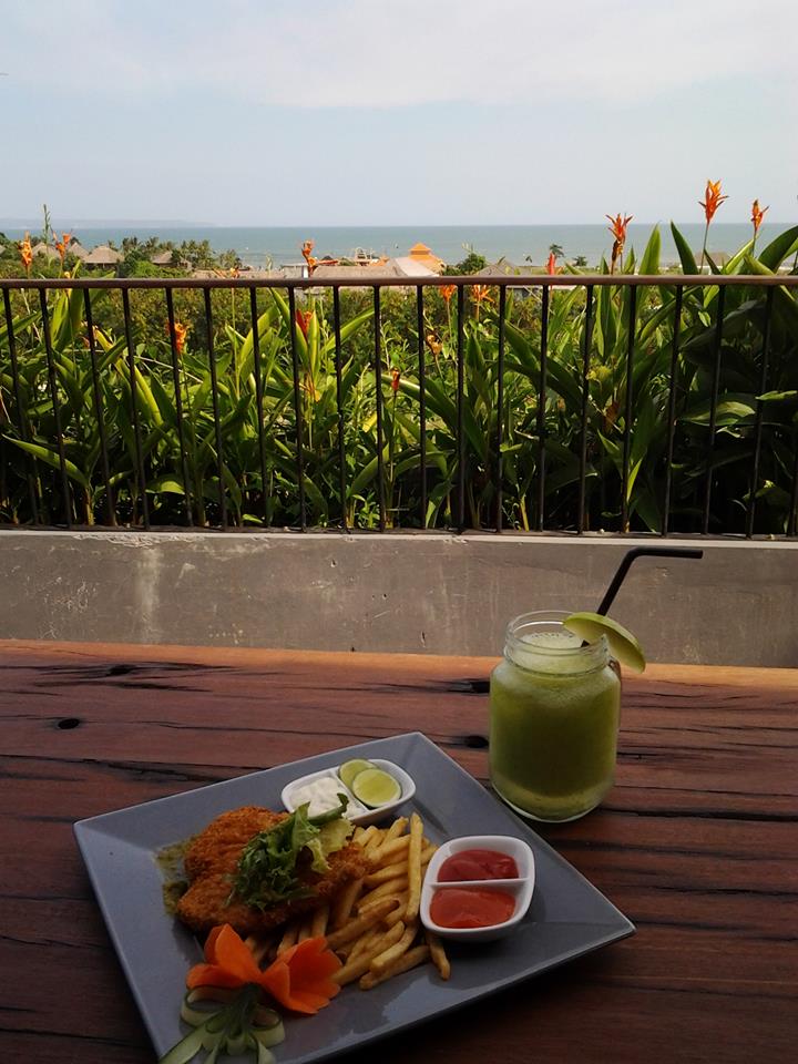 FRiiBEB's tweet photo. Having a meal with a view is definitely a great deal for holiday. Try our special Chicken Schnitzel with only 45k with the ocean view as the bonus if you're having it on our Seaduction Resto &amp; Bar. https://t.co/rBtxyGq7Uq