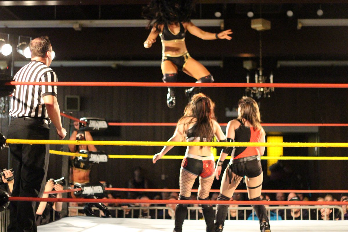 DAFALCON11's tweet photo. Tag Team Action #SHIMMER103 @Tess_Blanchard @indi_hartwell v @brittanyblake_ @Samazing73 https://t.co/PeNsYqo5gB