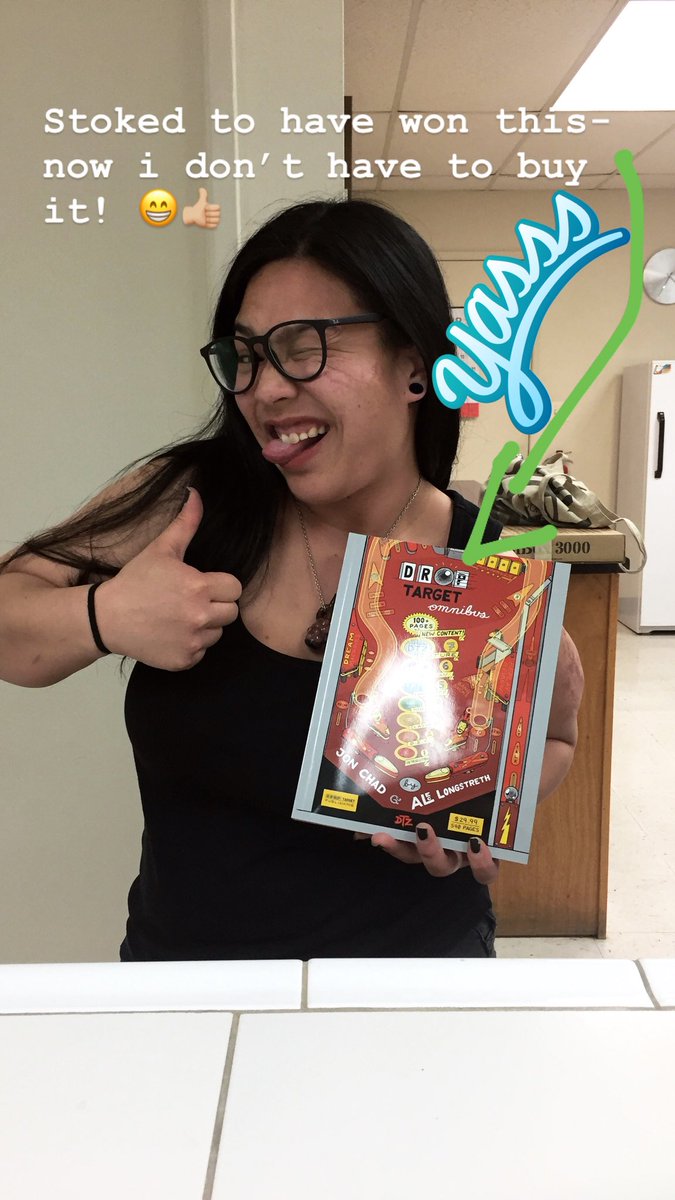 robotmunky's tweet photo. Today’s @bellespinball finals was a fun time! Got knocked out of the main tournament really quickly but did win the #splitflipper side tournament w/ @penelopus! Woohoo! Another pinball book! 😁👍🏼💚 https://t.co/8rBGKo3uCR