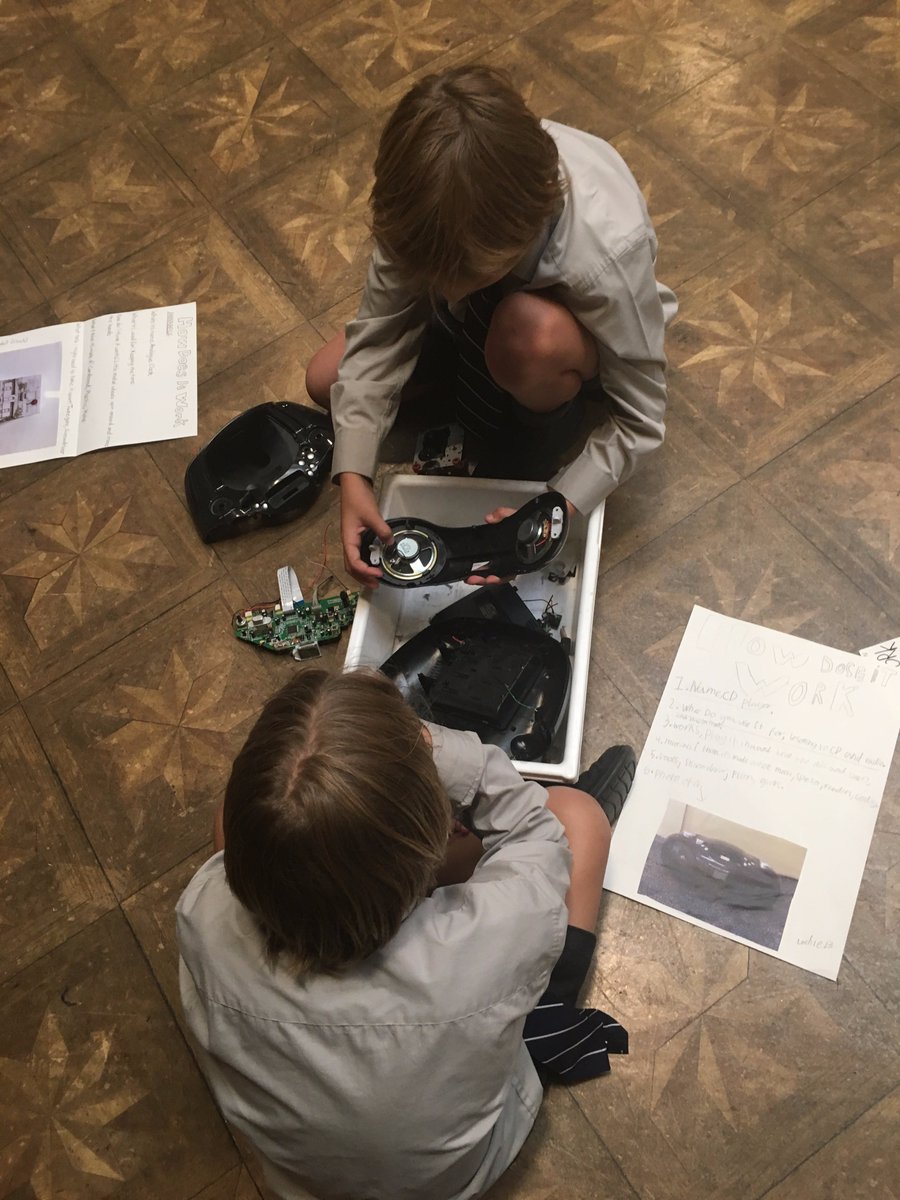 aprezens1's tweet photo. HTWW: using the protocol parts, purpose and complexities to talk about our tinkering in Year 4. #designthinking #tinkering #cgspyp #pypprovocation https://t.co/3srtzCUQUr