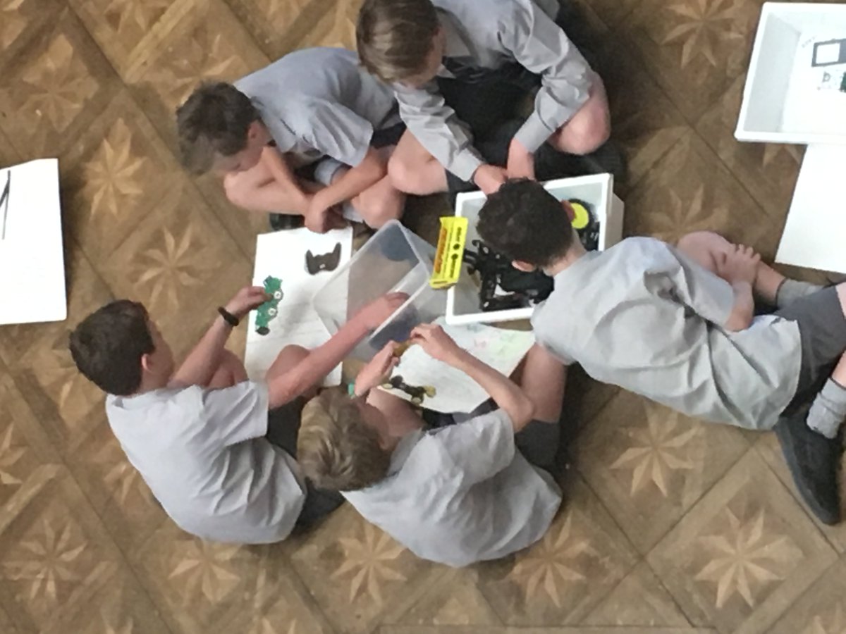 aprezens1's tweet photo. HTWW: using the protocol parts, purpose and complexities to talk about our tinkering in Year 4. #designthinking #tinkering #cgspyp #pypprovocation https://t.co/3srtzCUQUr