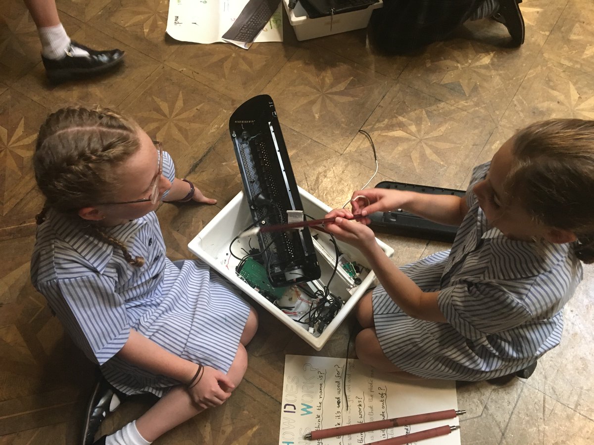 aprezens1's tweet photo. HTWW: using the protocol parts, purpose and complexities to talk about our tinkering in Year 4. #designthinking #tinkering #cgspyp #pypprovocation https://t.co/3srtzCUQUr