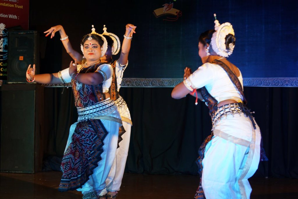 Das2Pallavi's tweet photo. #JaydevUstav2018 #OdissiDance #GuruPankajUdraSanskrutiAcademy @incredbleorissa @biren_editor @OdiaoneOfficial @OdishaExpress @BBSRBuzz @eOdishaCom @OSUAE1 @OdiaCulture @SambitRout18 https://t.co/7px572gcYx