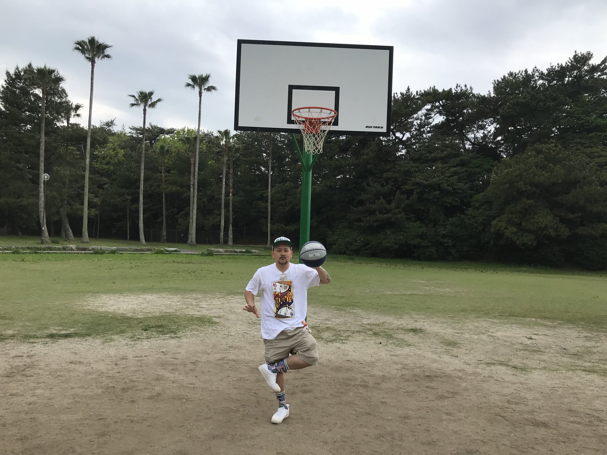 ゆーろう選手 オイラかれこれ27年通う小戸公園playgroundに新たな友達 バスケットゴール が出来ました さあいよいよ聖地にてthe Last Oneの季節が始まっていくぞー 乞うご期待 ゆーろう選手 オイラかれこれ27年通う小戸公園playgroundに新たな友達 バスケットゴール が出来ました さあいよいよ聖地にてthe Last Oneの季節が始まっていくぞー 乞うご期待