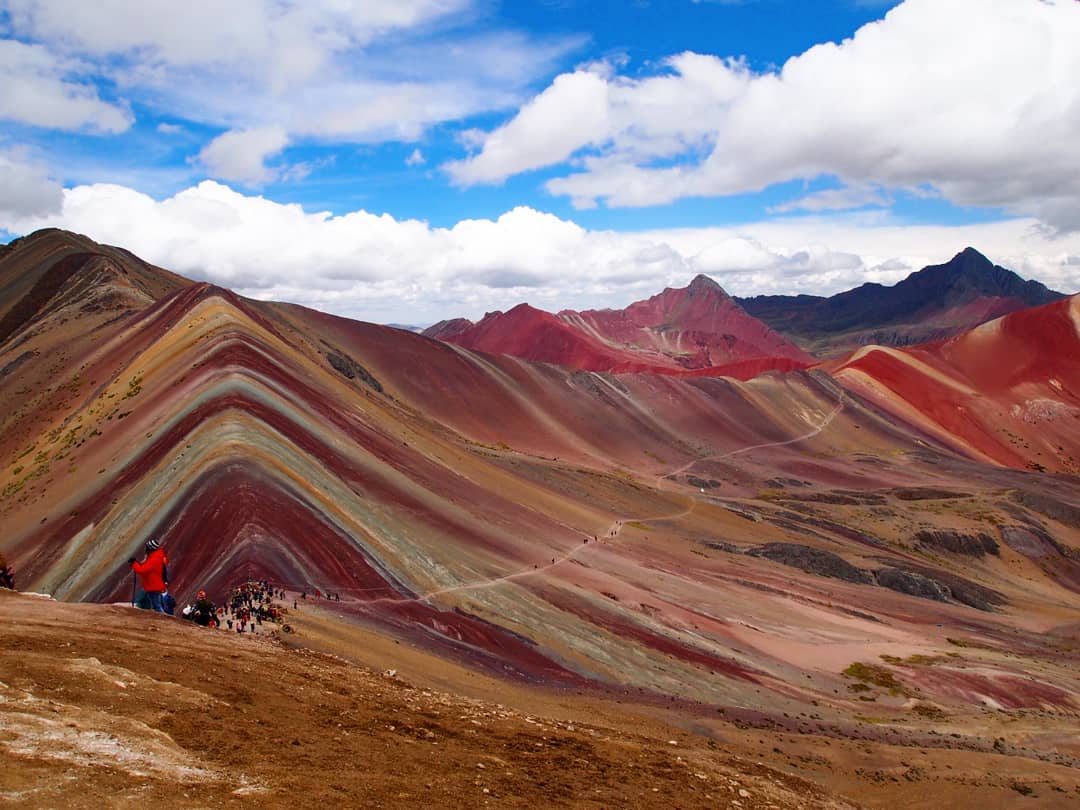 SrtaZee's tweet photo. Apu Winicunca/Montaña de Siete Colores/Rainbow Mountain - Peru. We hiked a total of 10km (~6.2miles) &amp; up to an altitude of a little over 17,000 miles. The tour guide said this was covered in snow until about 30 years ago which led to the oxidization of the Mt. minerals. https://t.co/VgAq3pzJaz