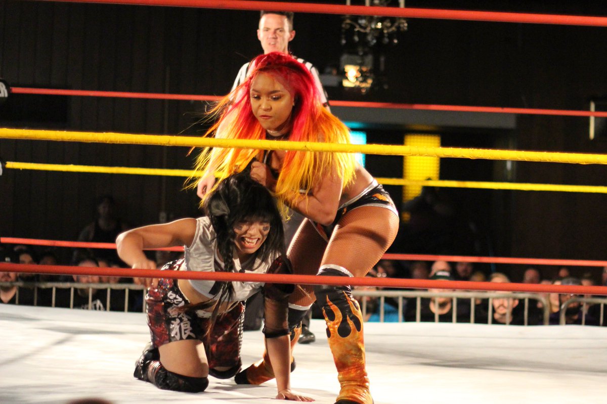 DAFALCON11's tweet photo. @HoganKnowsBest3 v @wolfinjapan #SHIMMER103 #GirlsOnFire https://t.co/9Hpbvr2erA