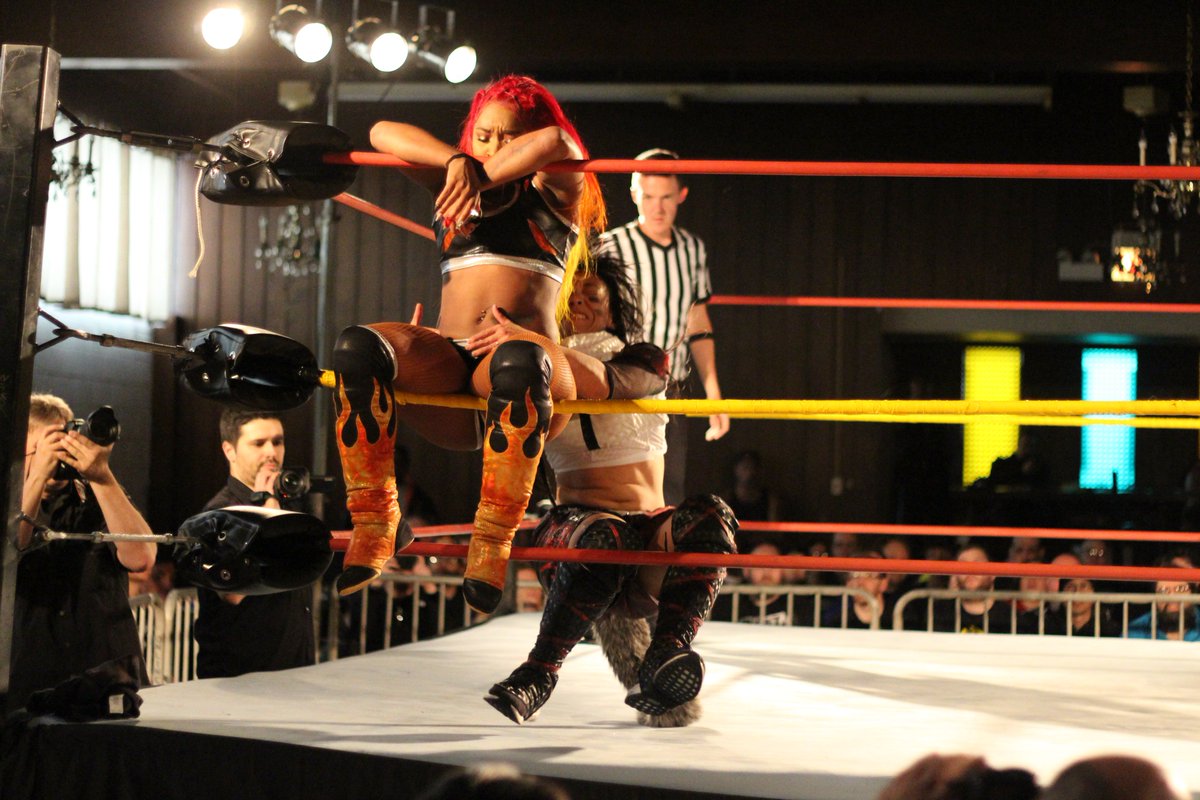 DAFALCON11's tweet photo. @wolfinjapan bringing @HoganKnowsBest3 down to earth! #SHIMMER103 #SlippingOutTheBackDoor https://t.co/nHnBDzQVwl