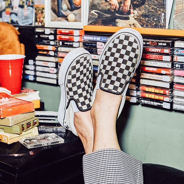 due_downtown's tweet photo. Vans Slipon, un classico nella versione a scacchi bianco e nero. Disponibile in negozio e online #vans #vansslipon #vansitaly #sneakers #duedowntownseregno #seregno https://t.co/Z6FqSCX3u5