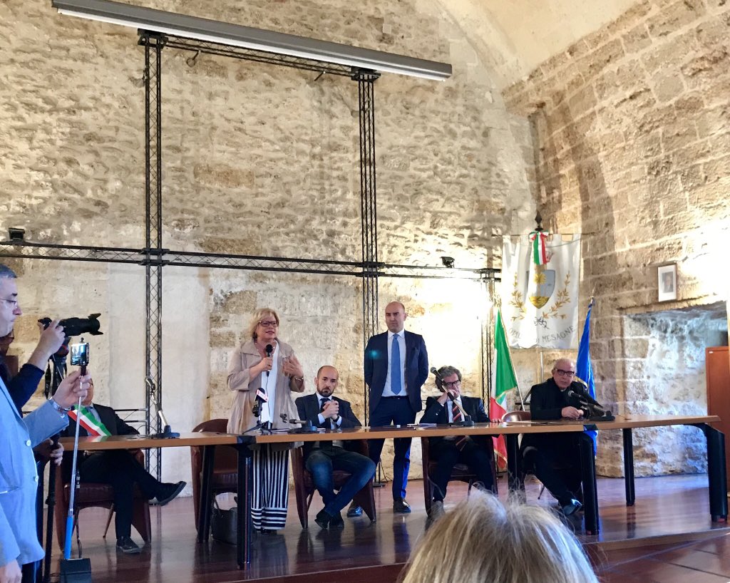 365ggsalento's tweet photo. Apertura della mostra "Picasso e l'altra metà del cielo. L’universo femminile di Picasso” a Mesagne nella splendida cornice del Castello Normanno Svevo, alla presenza dell’assessore @loredanacapone.
#picasso #puglia https://t.co/6y8HfpgX3r