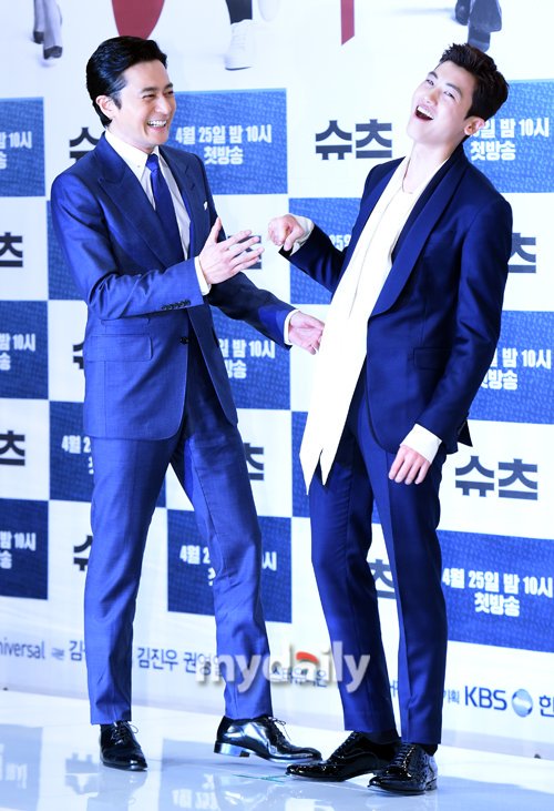 sikfighter's tweet photo. So cute 😂😂😂🤣🤣

#박형식 #고연우 #슈츠 #parkhyungsik #suitskorea #suits_korea https://t.co/jH31SLf9w2