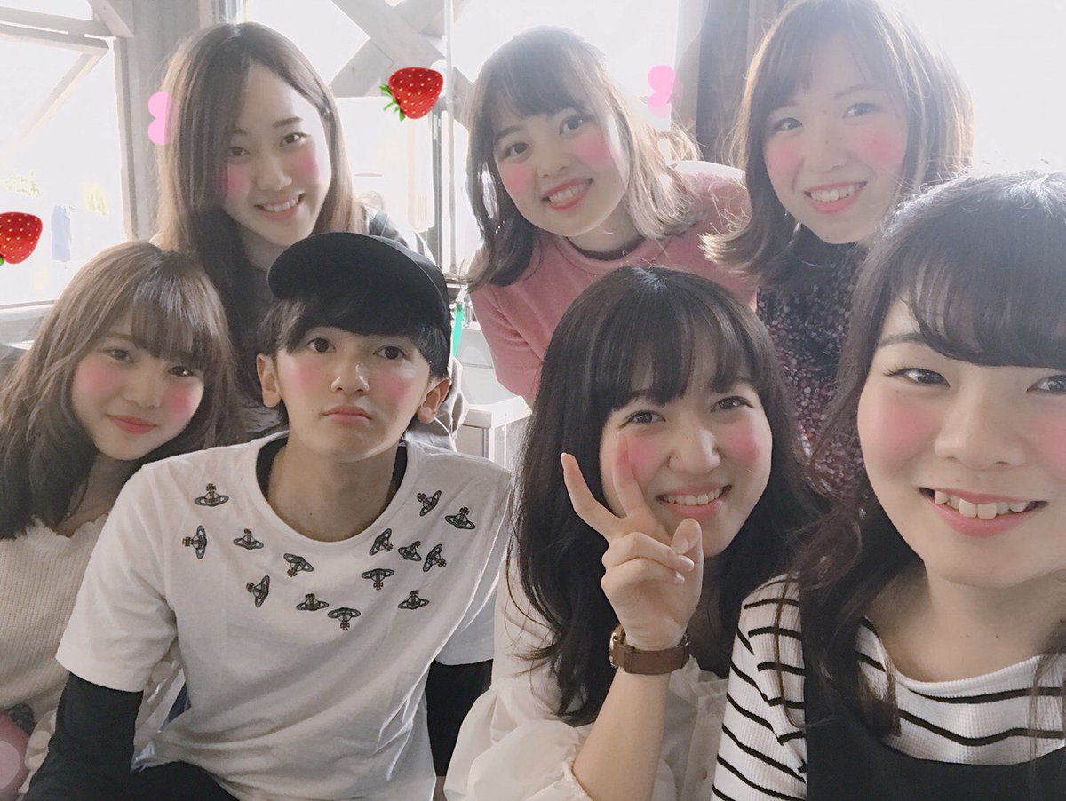 amubaseballteam's tweet photo. 22日に小脇���園でBBQを行いました！！🍖
1年生の女の子たちと隣の4年生はるきさんの顔は対照的ですね笑
アホなことも全力でやってしまうのが野球部のいいところです！👍👍
明日はついにカラオケ！🎤
野球部名物のカラオケは楽しいことは保証します！ https://t.co/1uOohiHXGD