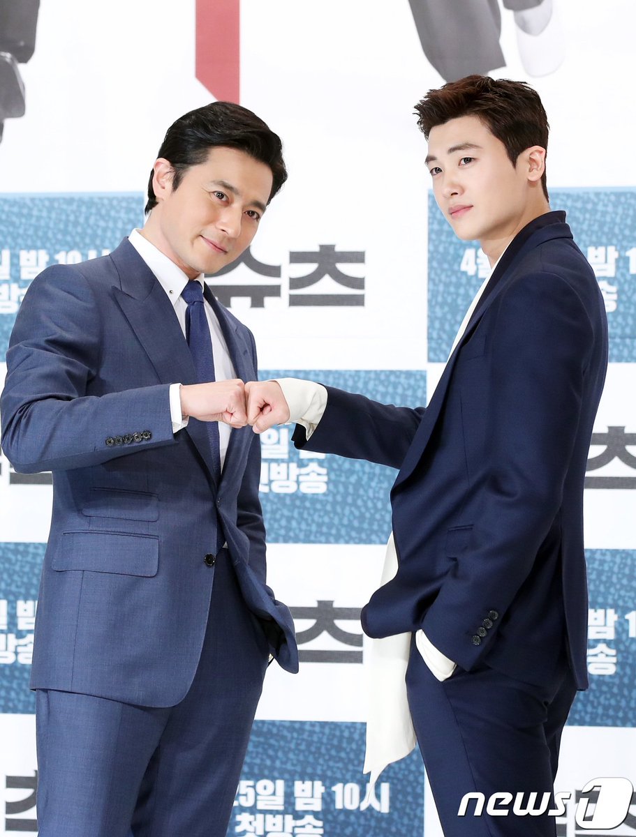 sikfighter's tweet photo. 🤜🤛 yo bro!

Bromance overload! Love it!

#박형식 #고연우 #슈츠 #parkhyungsik #suitskorea #suits_korea https://t.co/ujPZLBrRwF