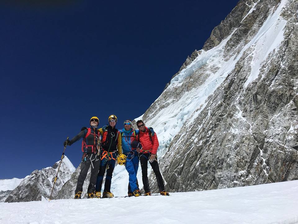 speragire's tweet image. 22 aprile 2018 -  GIORNO 13  prima salita al Campo 1 (a quota 5.943 mt) sul versante sud dell’Everest. 
#EverestExpedition2018   #Cosmobserver
Credit  Facebook Maurizio Cheli - @thecosmobserver