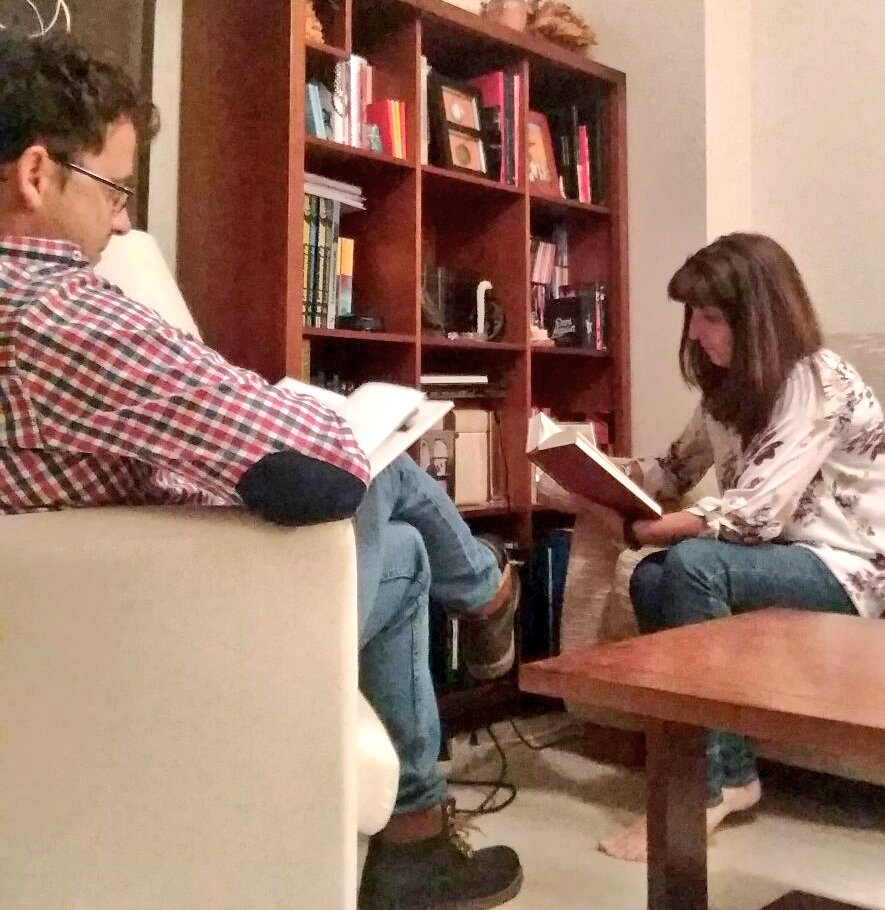 PPSanse's tweet photo. #FelizLunes #DiaDelLibro En @ppsanse leemos cada día📘, compramos libros todo el año📚 y apoyamos a libreros, editores y bibliotecarios👫por su labor impagable. 📷Fotos del día a día de @lsfernandeza @I_Garcia_Ruiz @MOrdonezLara y @marescuderos 👇👇 https://t.co/j7GAL5OPsS