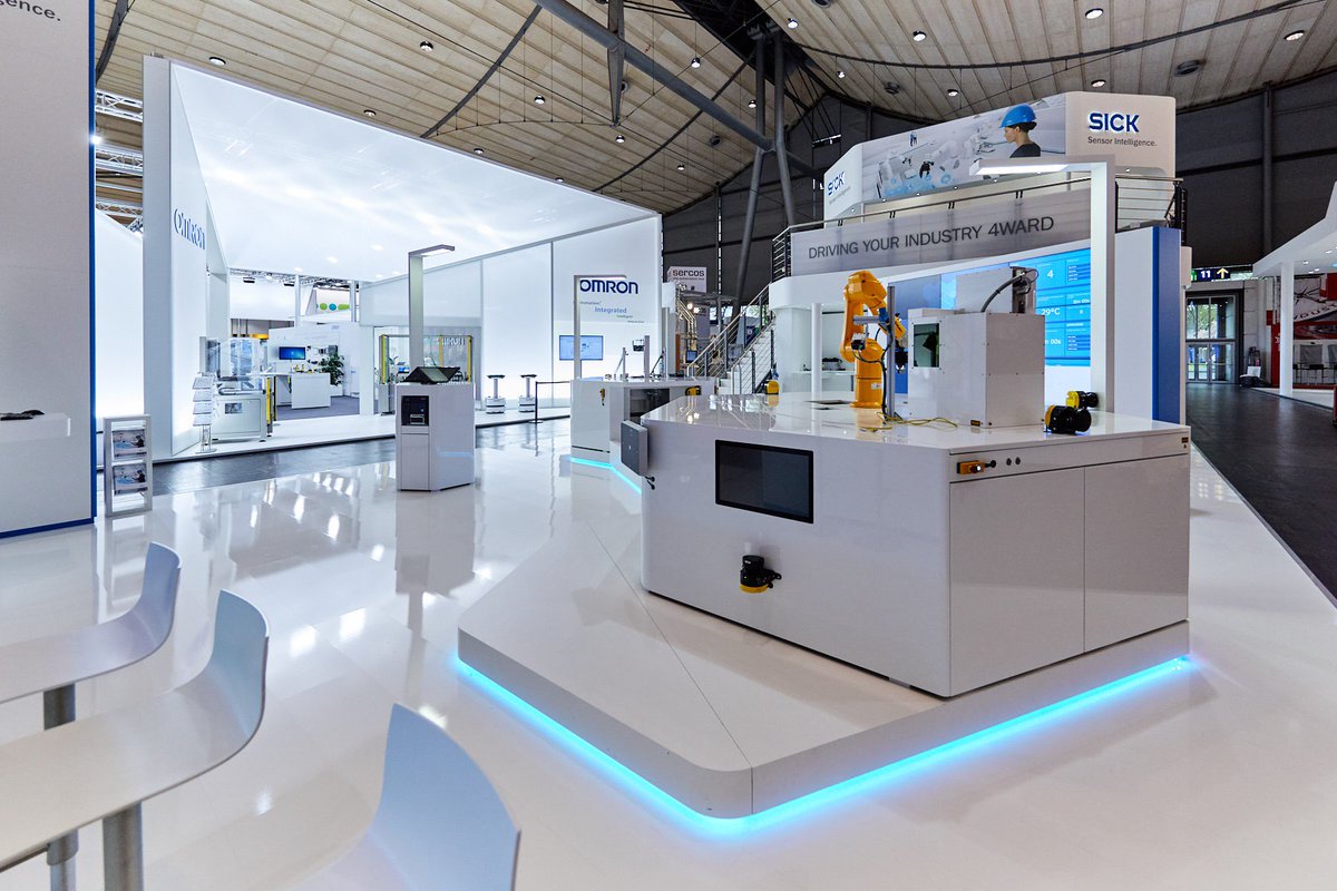 SICK_de's tweet image. Heute ist es so weit: Die #HM18 &amp;amp; CeMAT ist eröffnet! Gemäß unserem Motto „Driving Your Industry 4ward – Making Great Strides into the Future” dreht sich an unserem Stand alles um die #production40 &amp;amp; #logistic40. Erleben Sie #SICK und unsere Lösungen für die Zukunft! #I40withSICK