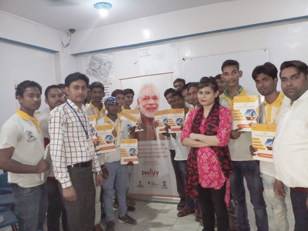 IcteLucknow's tweet photo. Book distributed to Trainees of CCTV Installation Technician Batch at @IcteLucknow @ictelko @PMOIndia @MSDESkillIndia @NSDCINDIA @FollowESSCI @dpradhanbjp @AnantkumarH @myogiadityanath #Skill4Jobs https://t.co/EfJwGOQGyL