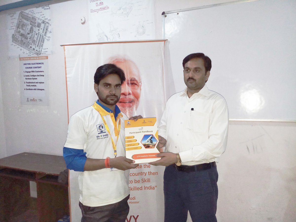 IcteLucknow's tweet photo. Book distributed to Trainees of CCTV Installation Technician Batch at @IcteLucknow @ictelko @PMOIndia @MSDESkillIndia @NSDCINDIA @FollowESSCI @dpradhanbjp @AnantkumarH @myogiadityanath #Skill4Jobs https://t.co/EfJwGOQGyL