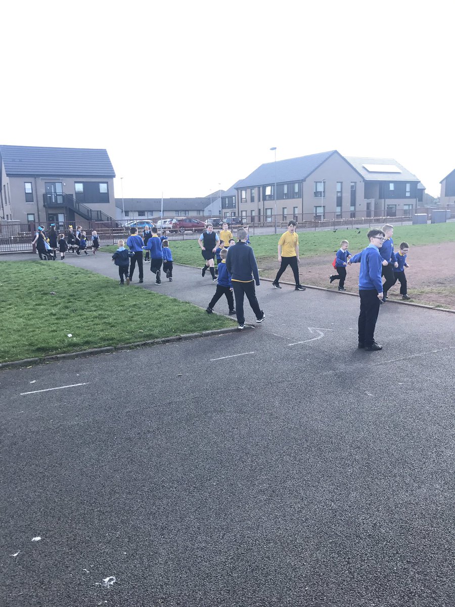 sandaigprimary's tweet image. P1 &amp;amp; P7 Buddies fun on Friday. We love spending time outside together doing the Stride &amp;amp; playing in the sunshine! #buddies #cooperating #goodexamples ☺️☀️