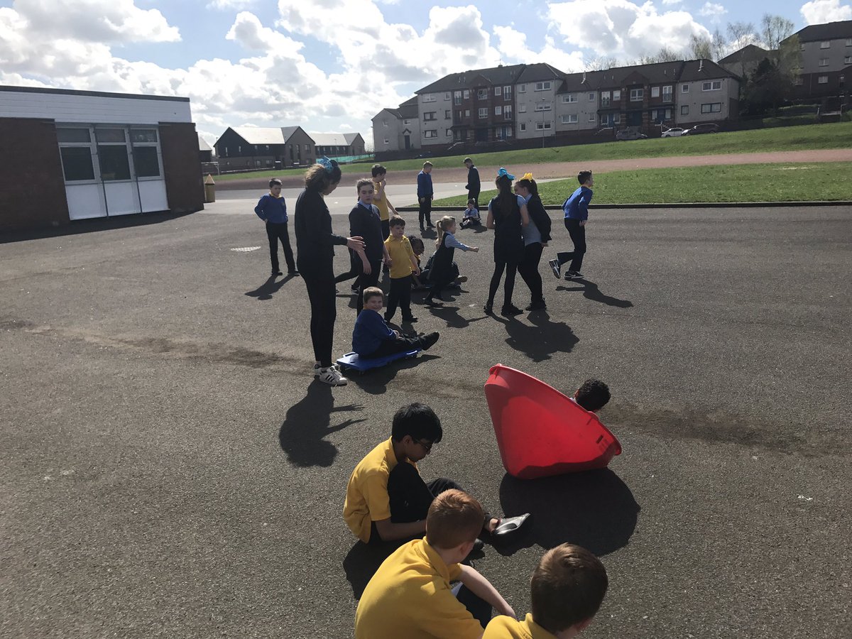 sandaigprimary's tweet image. P1 &amp;amp; P7 Buddies fun on Friday. We love spending time outside together doing the Stride &amp;amp; playing in the sunshine! #buddies #cooperating #goodexamples ☺️☀️