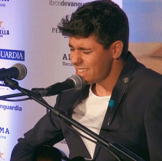 TeamAlfredESP's tweet photo. FOTOS | Alfred anoche en el Concierto en acústico de La Vanguardia en el Hotel Alma de Sant Jordi.
#AlfredLive. https://t.co/Y3nUdUQ1EY