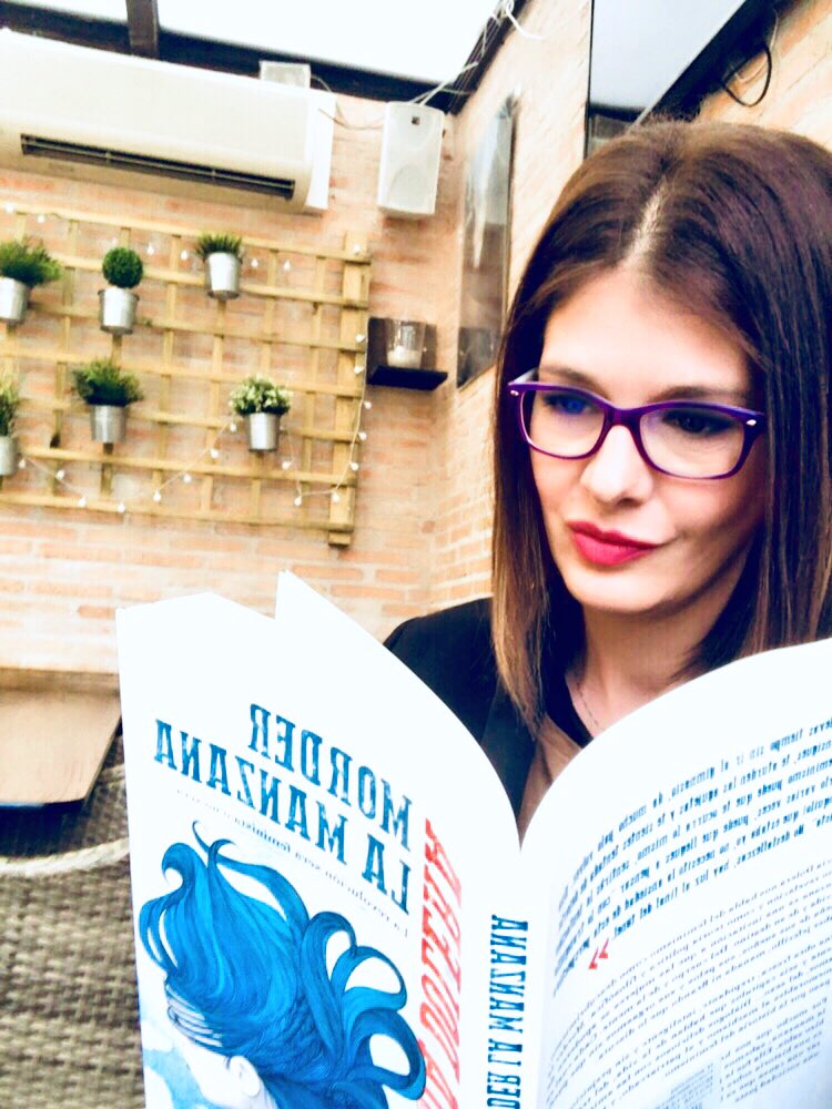 Noelia_posse's tweet photo. Un libro puede enseñarte tanto, llenarte tanto. La lectura es uno de esos bienes que tenemos, a los que acudir cuando más necesitamos algo de consuelo, que nos reconforte, que nos llene de paz. Feliz #DíadelLibro en #Móstoles #JuntosHacemosCiudad
https://t.co/zVp95NJiEN https://t.co/Fnz3rCUNBL