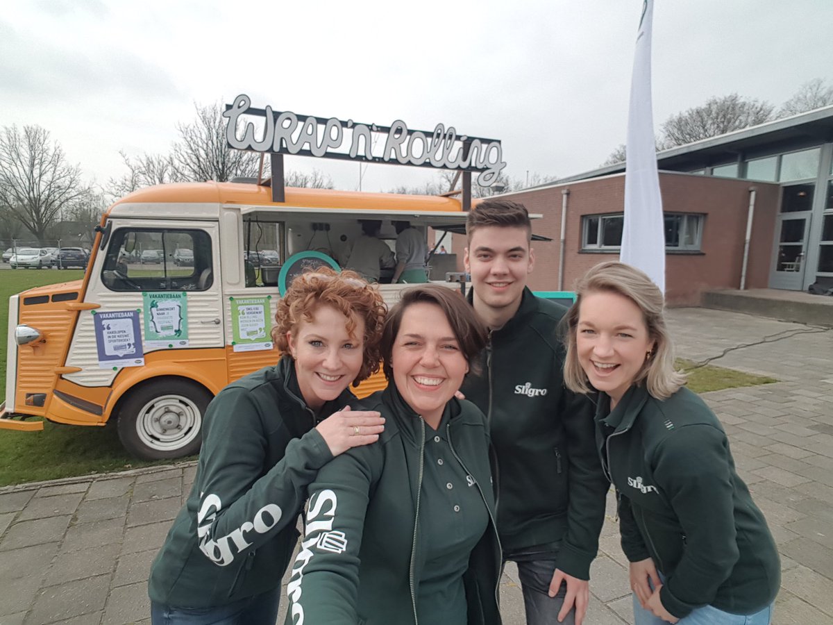 WerkenbijSFG's tweet photo. Ieder jaar hebben we bij #Sligro Food Group een vakantiewerkperiode voor kinderen van medewerkers, (oud)stagiaires en 'externen'. Momenteel toeren we rond met de Wrap 'n' Rolling Food truck om meer te vertellen over het #vakantiewerk. Kijk ook eens op;  https://t.co/QLqmHaFqSY https://t.co/BKZ0s2czMn