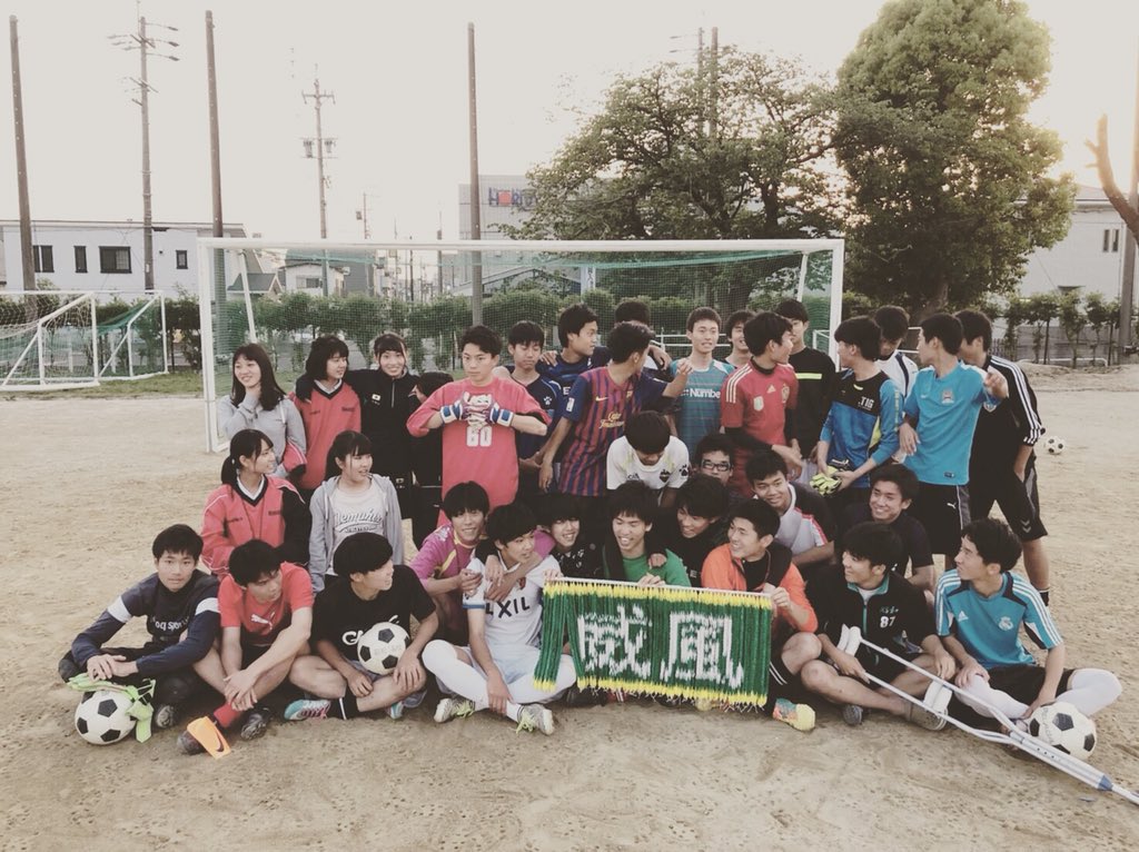 katosho04's tweet photo. 1ヶ月前に骨折して最後の大会出れなくてバカ悔しかったけど、皆んなが頑張ってる姿みてまじ感動した。���合は負けたけど俺にとっていい試合だった、ありがとう。
2年間ほんと楽しかった！ https://t.co/ibTTemxU0B
