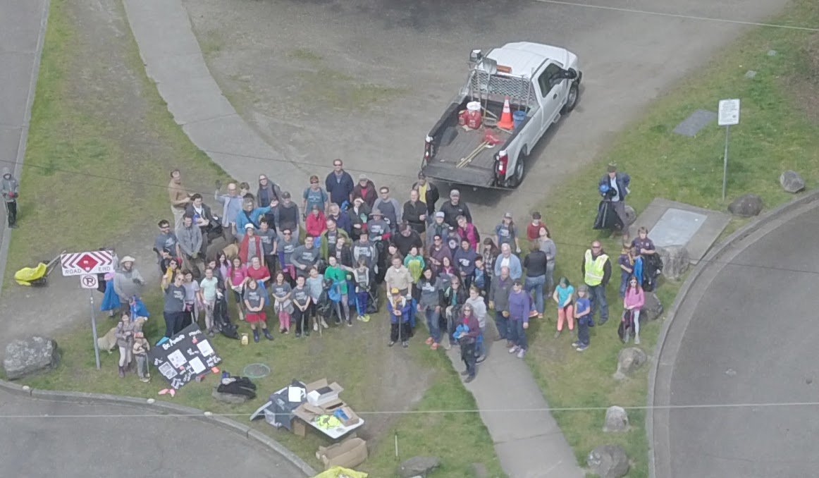 ProfShulman's tweet photo. With a baby due tomorrow, Rob Wasser of @ProsperaRealty gave his time to capturing drone footage of the ~100 people who made a difference today w/ #GoodForAChange cleaning #RavennaPark. Unbelievable! https://t.co/Qx6VEaDvWX