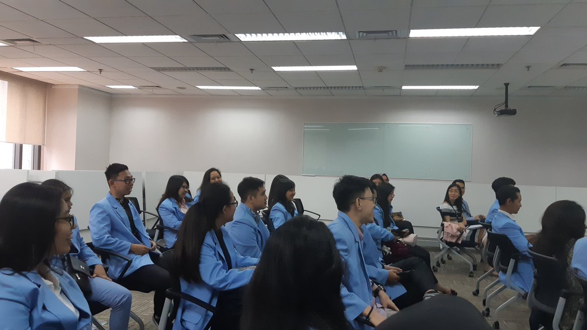 EYIndonesia's tweet image. Good afternoon! Although the weather is gloomy today, students from @ukm_official @MCU_HIMATHA are all excited to learn about #LifeAtEY. Do you want to be part of us? Visit: ey.com/id/en/careers #CampusVisit #EYIndonesia