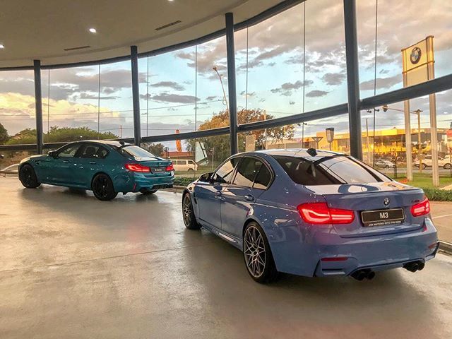 Zero2Turbo's tweet photo. ///MPower Monday meets #MotivationMonday with this stunning Bavarian duo at @jsnmotors | Yas Marina or Snapper Rocks for you? | #ExoticSpotSA #Zero2Turbo #SouthAfrica #JSN #BMW #M5 #M3 #CompPack #F90 #YasMarinaBlue #SnapperRocksBlue https://t.co/RqEzr2Z4V1