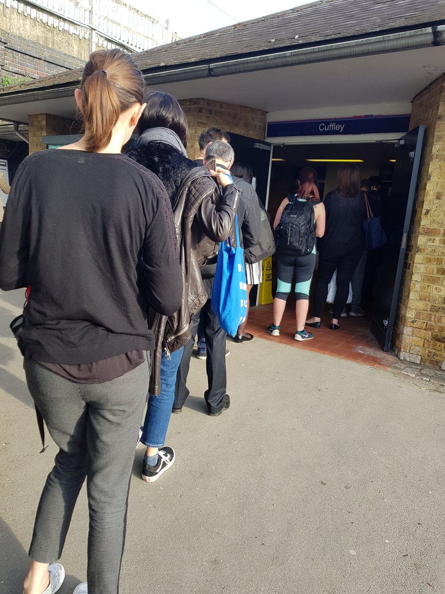 peteyc83's tweet photo. Yet again both ticket machines at Cuffley station are broken. Surly travel should be free @GNRailUK if you're to incompetent to manage your station facilities. https://t.co/pmUAiT6EdU