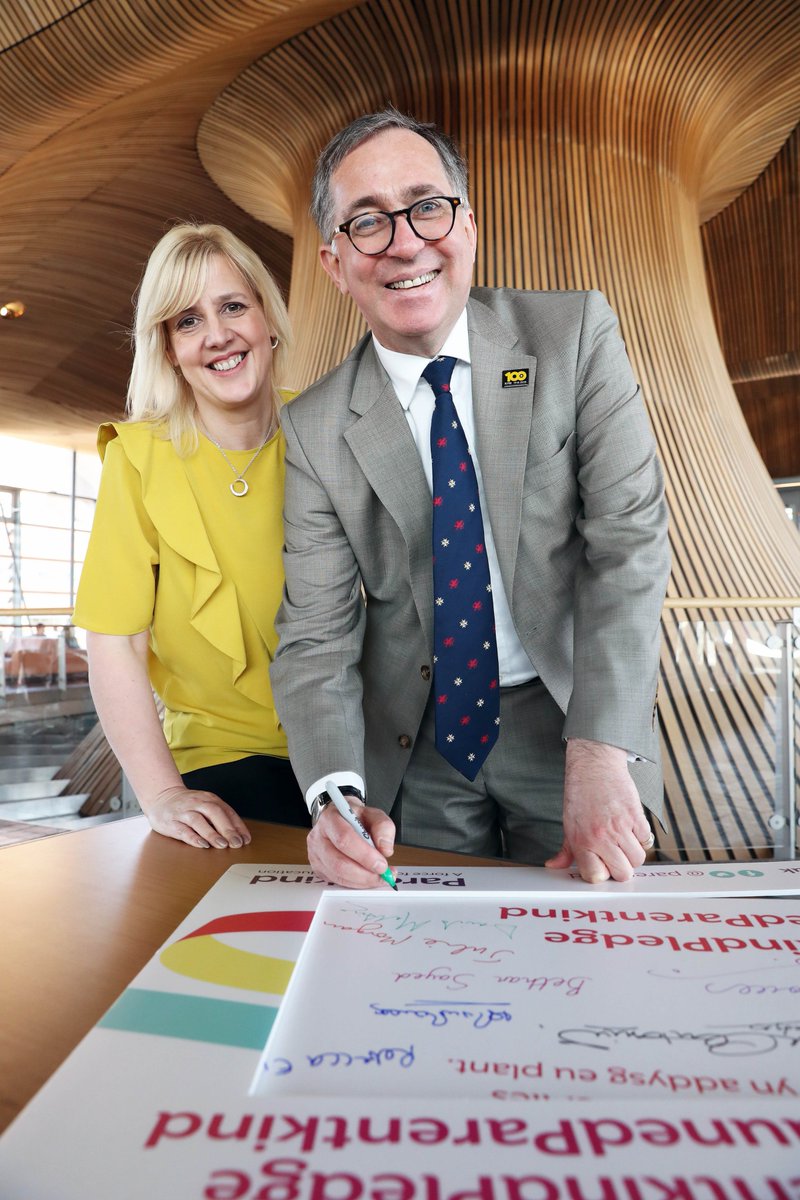 DavidMelding's tweet photo. Very happy to have signed the #parentkindpledge last week. Greater parent engagement is crucial to maximise the benefits of a child's educational experience. Tracey and the team at @Parentkind are doing some great work to #GetParentsInvolved! https://t.co/GRb1YTb8UM