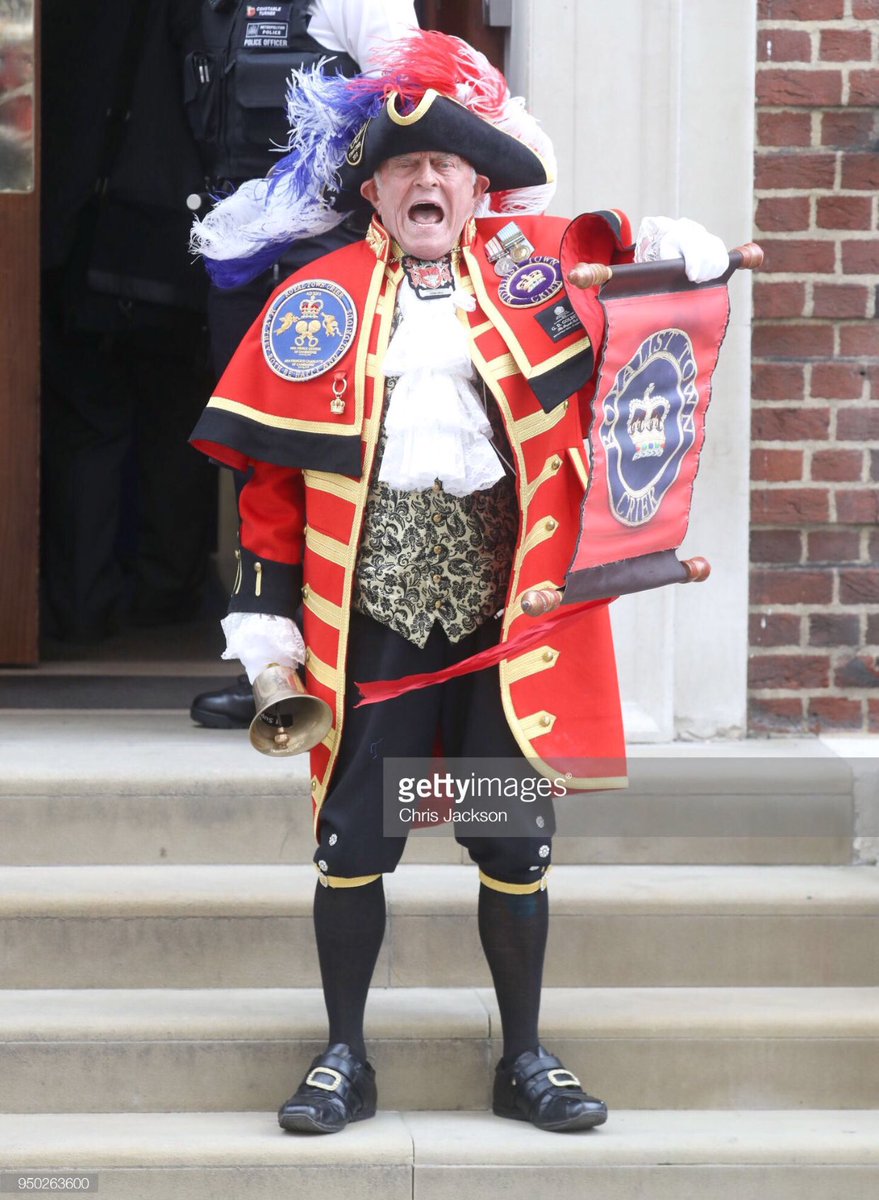 ChrisJack_Getty's tweet photo. It’s official! A boy! The Town Crier says so!! #royalbaby @GettyImages https://t.co/fTySSfZ8Z6