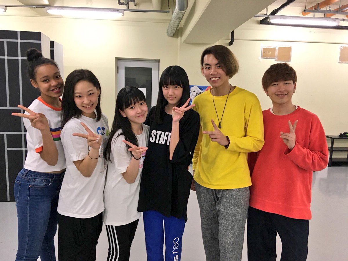 H_Family0's tweet photo. 4月から受験生になったビンギーです😅
今日もアカルスタジオでのトライアウト・スタジオ公演「通り雨」のレッスンに行ってきました！
私は「オリジナルソングショー」という枠で出演させて頂きます😊💗

まだまだ教わることがたくさんあって新しい発見だらけです☺️
今週末が本番です！
楽しみだぁ😆 https://t.co/W7gq0s9OnF