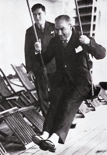 #23Nisan Ulusal egemenlik ve çocuk bayramımız kutlu olsun. Ne mutlu çocuk kalan herkese.