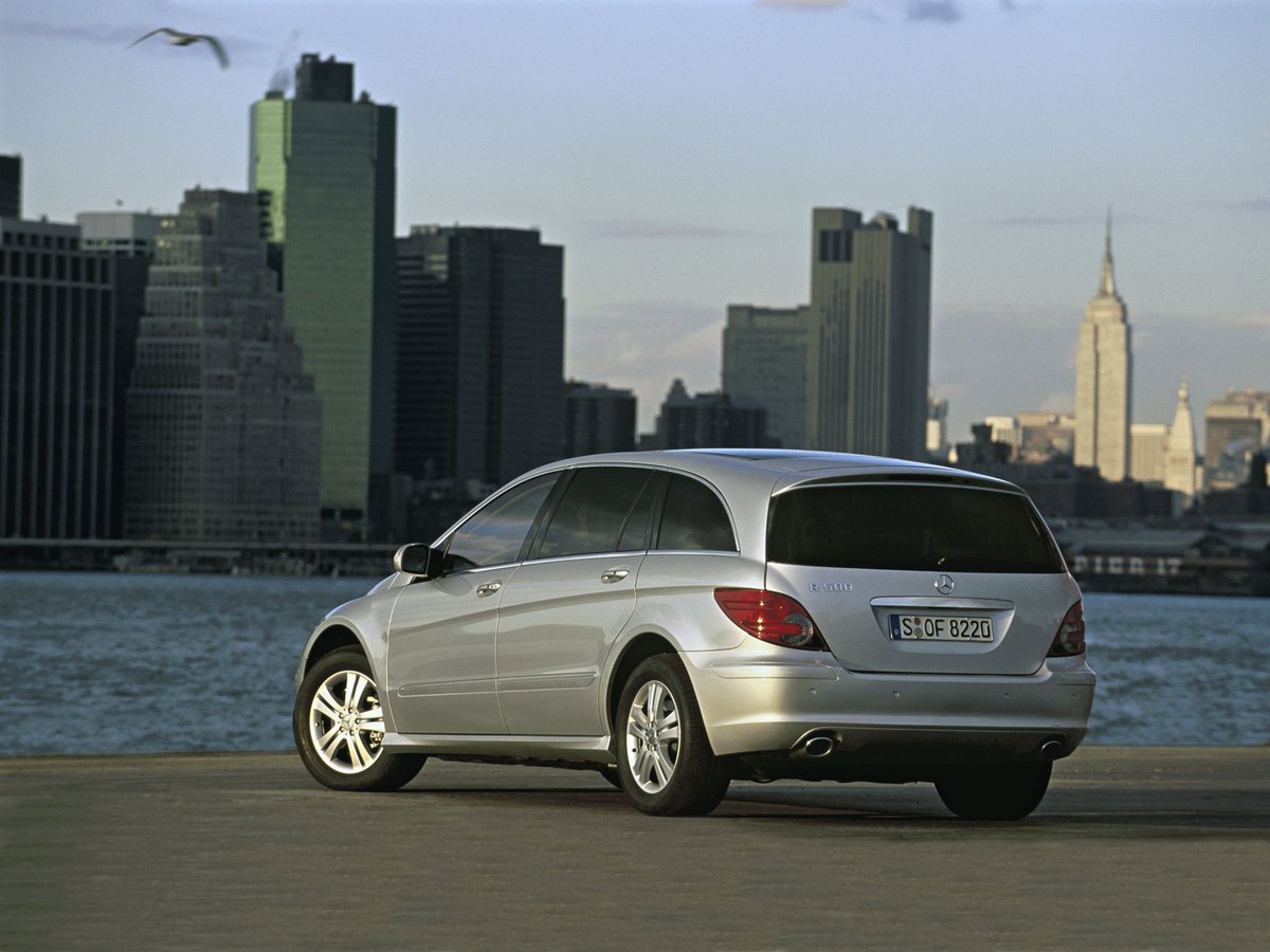 MB_Museum's tweet image. Whenever you needed power and space - the R-Class was a stylish companion.

#MBclassic #Rclass #W251