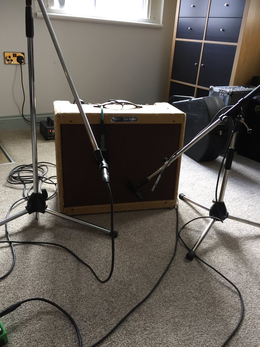 Here’s a cool example of how to close mic a 1957 Tweed Super! #studio #closemic #fender #recordingsession #tweedsuper