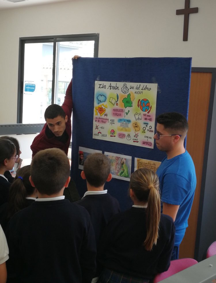 amartinez7213's tweet photo. Gran experiencia en el #DiadelLibroUCAM con mi compañero @jrosct @UCAM_Cartagena @UCAMeducacion Todo un éxito! https://t.co/7yKfBOkeRw