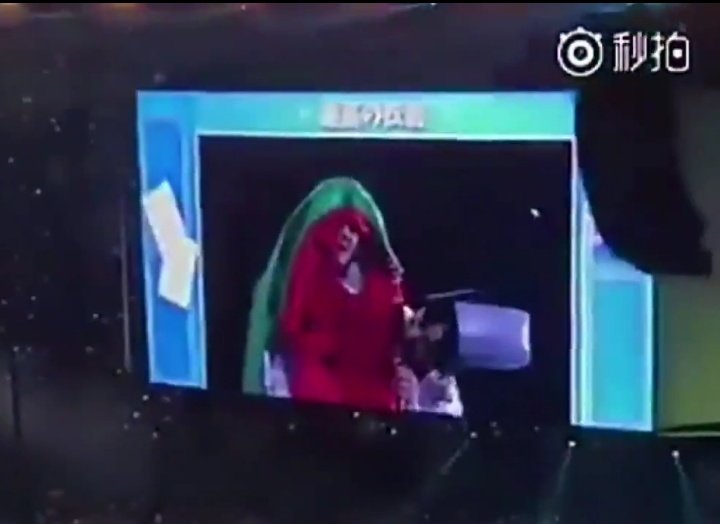 TheTKGlobal's tweet photo. my breath literally hitched like oh my god my heart nearly dropped when jungkook turned taehyung around after biting him i legit thought he would like initiate a peck or kiss or something im crying :'(((

(c) iLikeU_vV https://t.co/G2bgikd818