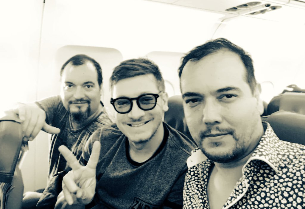 _PedroCuevas_'s tweet photo. #CuatroDías para cantar junto a @hugomanzi @LaloManzi y @natalinocris @natalino_ofi en @Enjoy_Santiago #FelizLunes
Entradas sistema @puntoticket
#MúsicaChilena #MúsicaRomántica
@WMChile #NatalinoNadaMas
https://t.co/gwWhY9kbqw https://t.co/AVLmVMg35Z