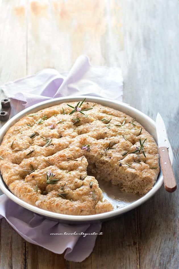 chememagno's tweet photo. idea per una #merenda genuina e gustosa? Rustica e nutriente, la Focaccia Integrale sarà un'ottima merenda per i vostri bimbi! https://t.co/Fq0RNDiXXB https://t.co/mdEymjwV8s