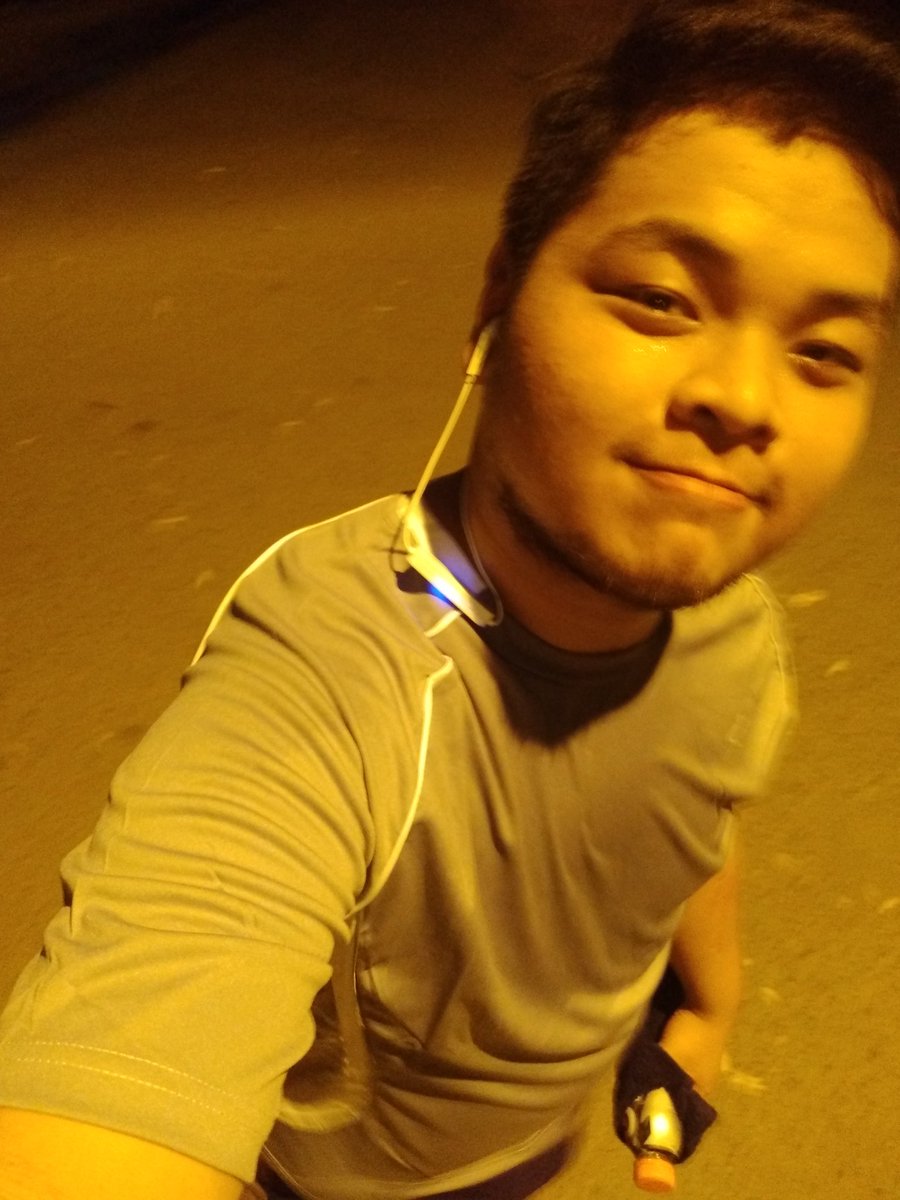 ceedelrosario's tweet photo. Night runs. Walked more than yesterday but covered a bit more ground. Oh well. Guess this is going to be my every routine. An hour rest after shift then start jogging after. #yayforme #syempremayselfie #pakemo https://t.co/Gi2pwpQ93A
