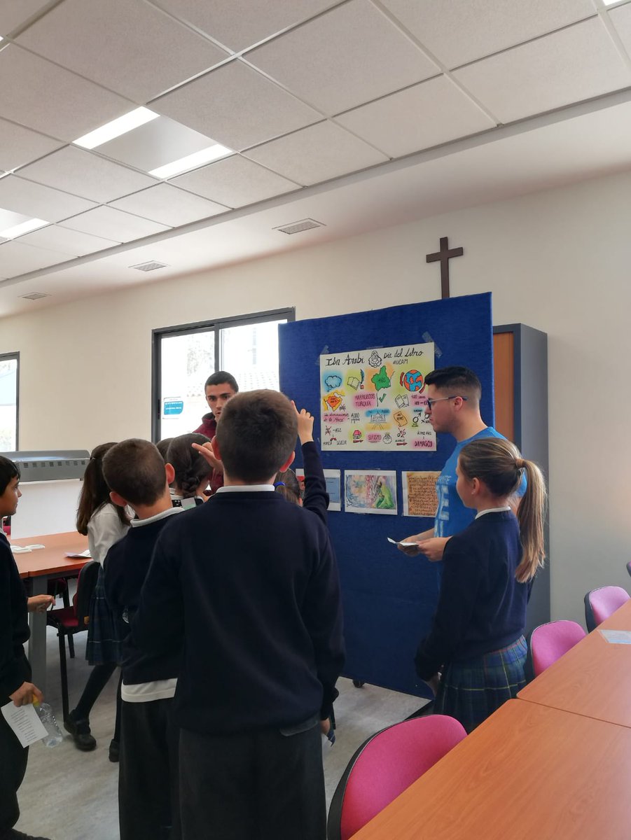 UCAM_Cartagena's tweet photo. Nuestros alumnos de @UCAMeducacion hacen un gran trabajo explicando a los más pequeños de #Cartagena la vida y obra de los escritores más significativos de la Región basada en la exposición cedida por @AytoCartagenaES 
👏👏👏Por su esfuerzo
#DiadelLibroUCAM
#DíadelLibro https://t.co/9BwukSYV7W