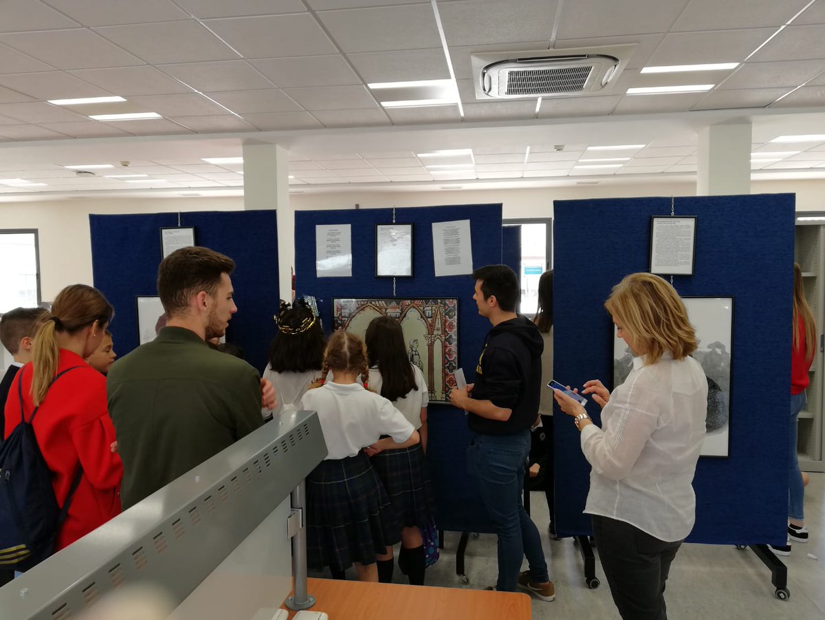 UCAM_Cartagena's tweet photo. Nuestros alumnos de @UCAMeducacion hacen un gran trabajo explicando a los más pequeños de #Cartagena la vida y obra de los escritores más significativos de la Región basada en la exposición cedida por @AytoCartagenaES 
👏👏👏Por su esfuerzo
#DiadelLibroUCAM
#DíadelLibro https://t.co/9BwukSYV7W