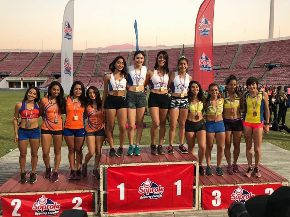 deportes_pa's tweet photo. ATLETISMO 👏

Felicitaciones a los alumnos del taller municipal de atletismo, quienes el día de ayer se consagraron como Campeonas Nacionales en el 4 x 400.

Las atletas participantes fueron Yuliksa Quiroga, Katherine Araya, María Jose Vásquez y Georgina Reyes.
Yo ❤️Puente Alto https://t.co/zDWIbmMXtc