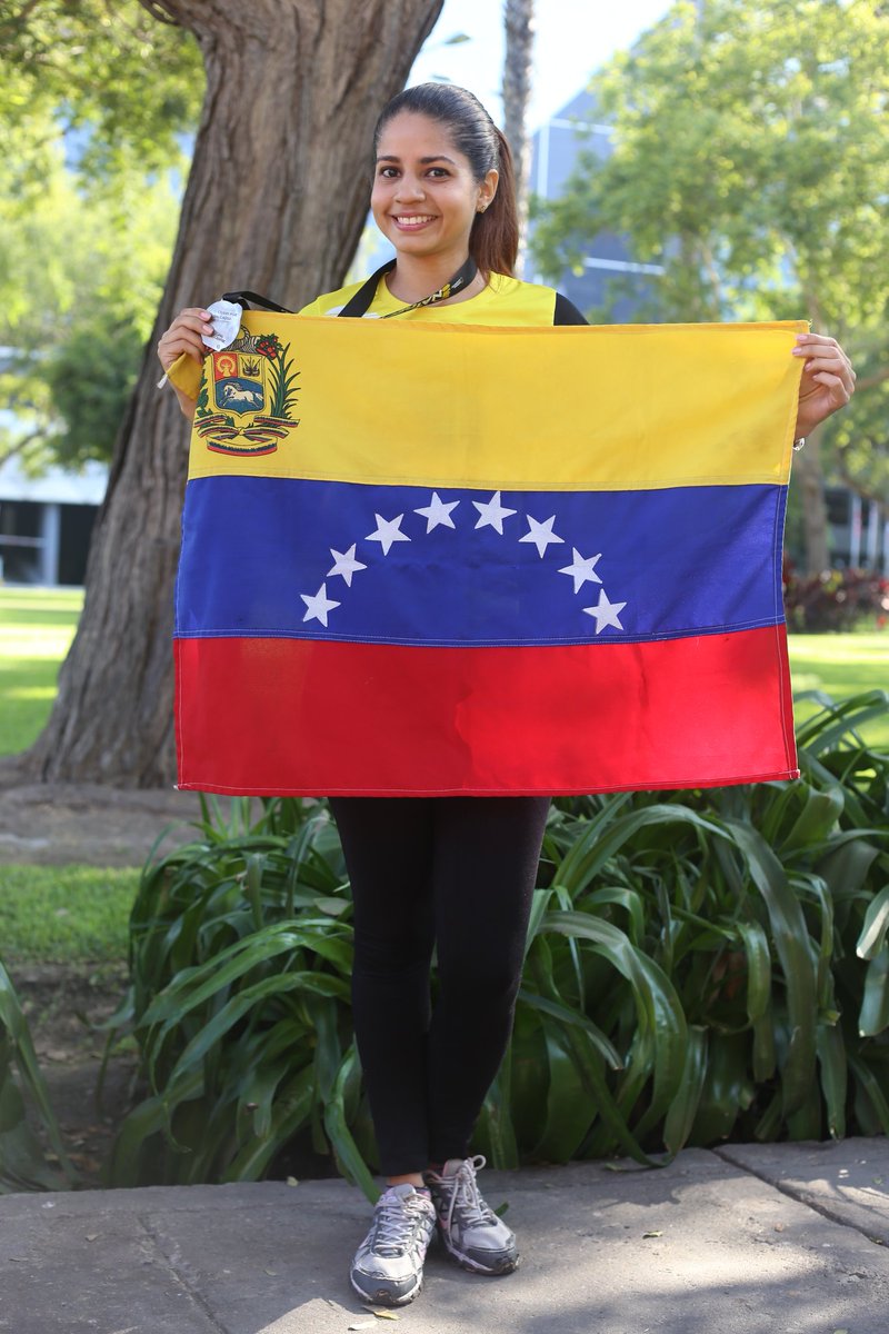 lugocmari's tweet photo. Con mi bella bandera en la carrera de Nat Geo Lima Perú #NatGeoRun2018 #NatGeo #natgeoru #natgeolima #DiaDeLaTierra #venezuelasiempre https://t.co/4fweM3MFS2