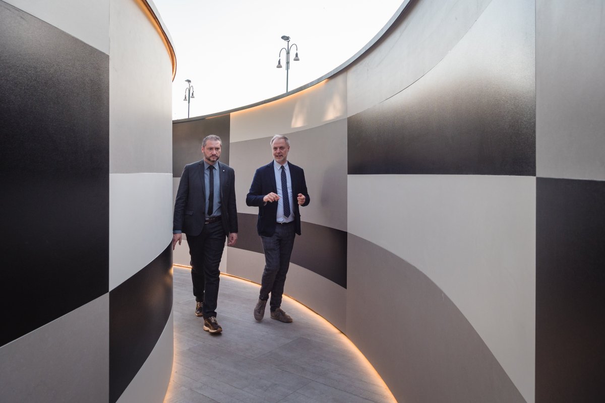 Cottodeste's tweet image. Best moments from #Fuorisalone18. Starring the beauty of #Kerlite slabs and the #AllOver installation design by #FerruccioLaviani: bit.ly/2qCXfsz 
#mdw18 #MilanoDesignWeeK @fuorisalone #cottodeste #milano #designweek