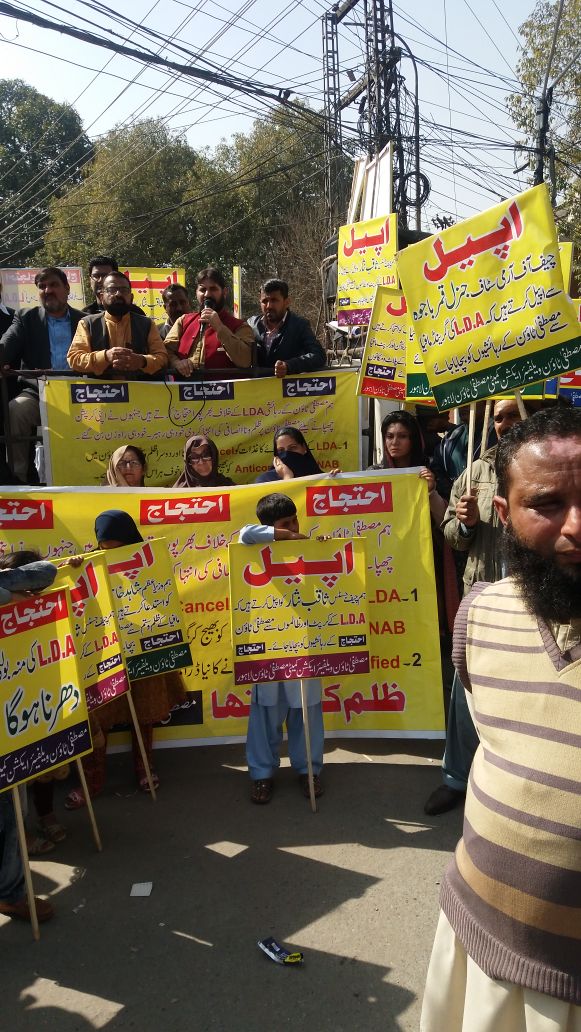 MustafaTown's tweet photo. Kab tak Intazar karay Insaaf Kay Ly

#LDA #CorruptionScandal #LahoreCorruptionAuthority #LCA #NAB #ACE #MustafaTown #WahdatRoad #Lahore #UnionCouncil112 #UC112 #NA128 #HaKoiFaryadSunayWala #KahaJay #SarakPyAGay

Apna Ashiayna Bachana ha Awano tak apna Pegham Puchana Ha! https://t.co/hW0X5RxbI7